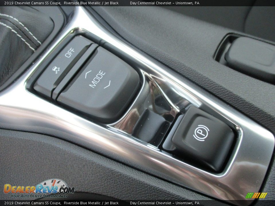 Controls of 2019 Chevrolet Camaro SS Coupe Photo #5