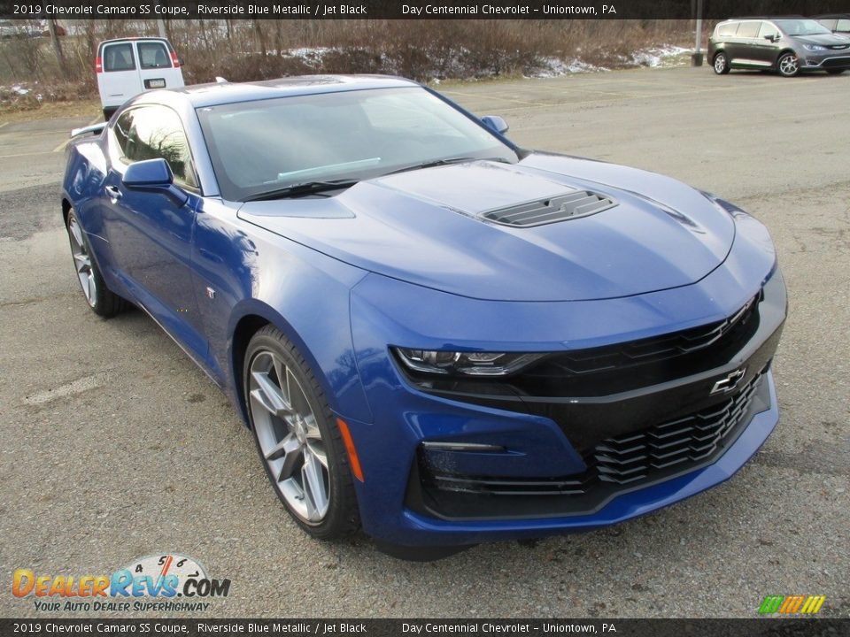 Front 3/4 View of 2019 Chevrolet Camaro SS Coupe Photo #14
