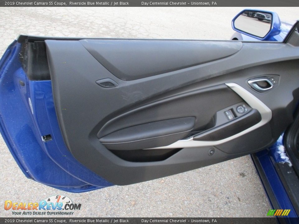 Door Panel of 2019 Chevrolet Camaro SS Coupe Photo #15