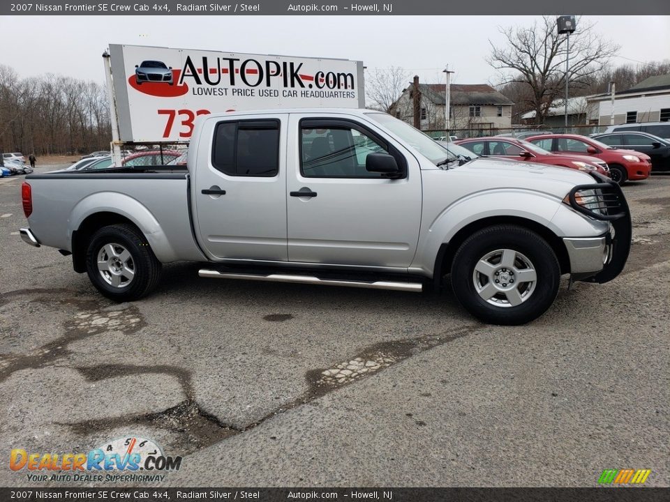 2007 Nissan Frontier SE Crew Cab 4x4 Radiant Silver / Steel Photo #2