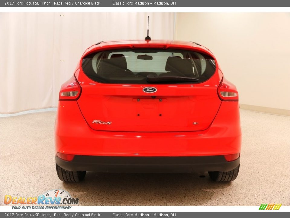 2017 Ford Focus SE Hatch Race Red / Charcoal Black Photo #17