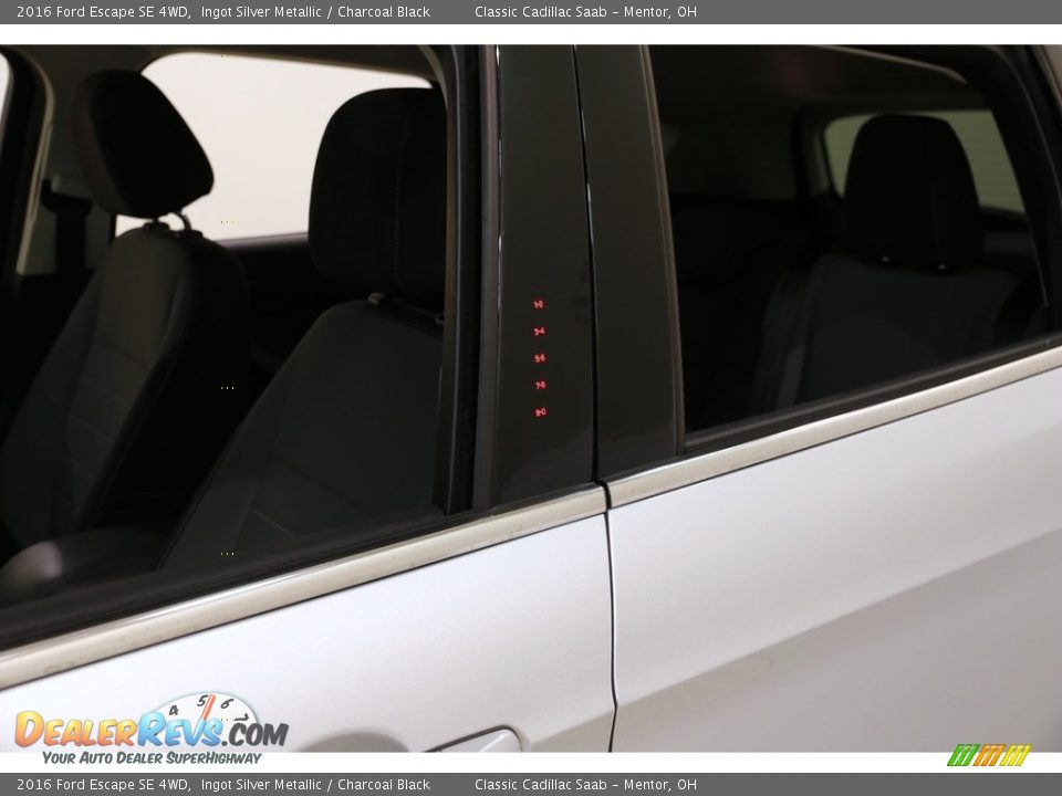 2016 Ford Escape SE 4WD Ingot Silver Metallic / Charcoal Black Photo #4