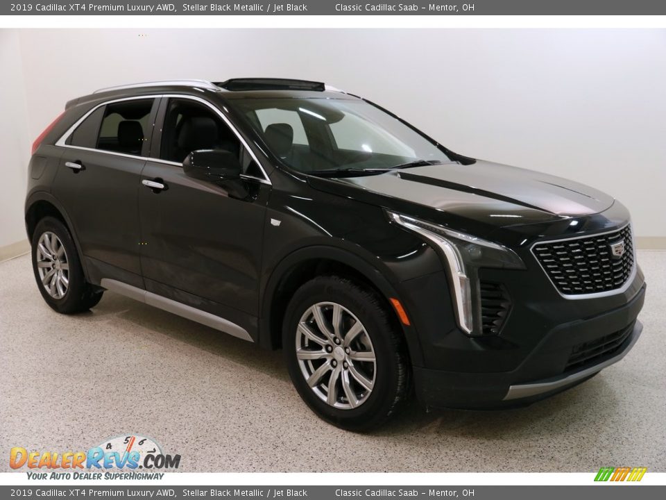 Front 3/4 View of 2019 Cadillac XT4 Premium Luxury AWD Photo #1