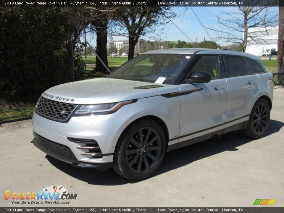 Front 3/4 View of 2019 Land Rover Range Rover Velar R-Dynamic HSE Photo #10