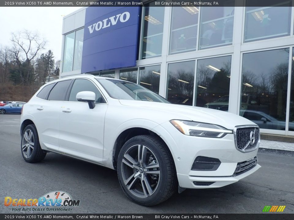 Front 3/4 View of 2019 Volvo XC60 T6 AWD Momentum Photo #1