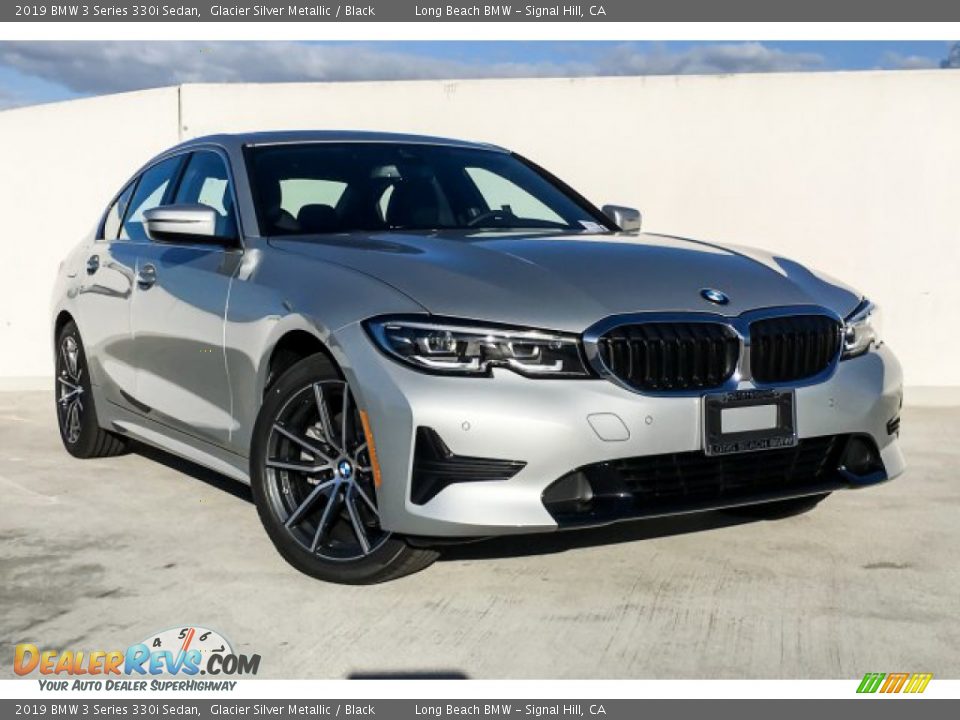 Front 3/4 View of 2019 BMW 3 Series 330i Sedan Photo #12