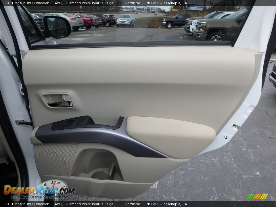 2011 Mitsubishi Outlander SE AWD Diamond White Pearl / Beige Photo #8