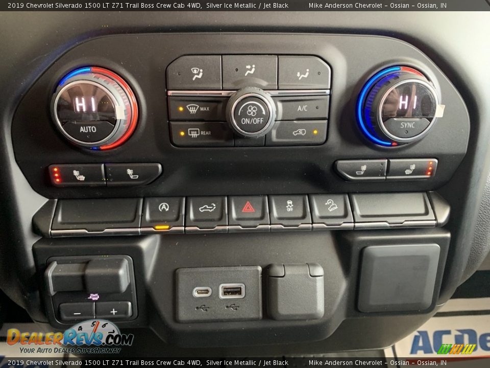 2019 Chevrolet Silverado 1500 LT Z71 Trail Boss Crew Cab 4WD Silver Ice Metallic / Jet Black Photo #33