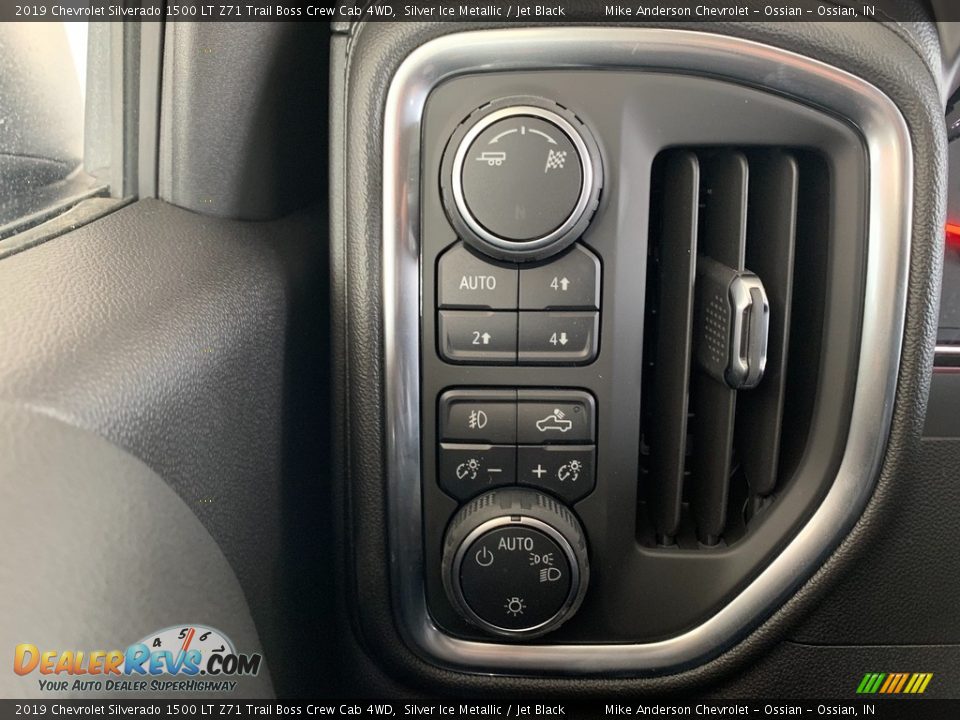 2019 Chevrolet Silverado 1500 LT Z71 Trail Boss Crew Cab 4WD Silver Ice Metallic / Jet Black Photo #34