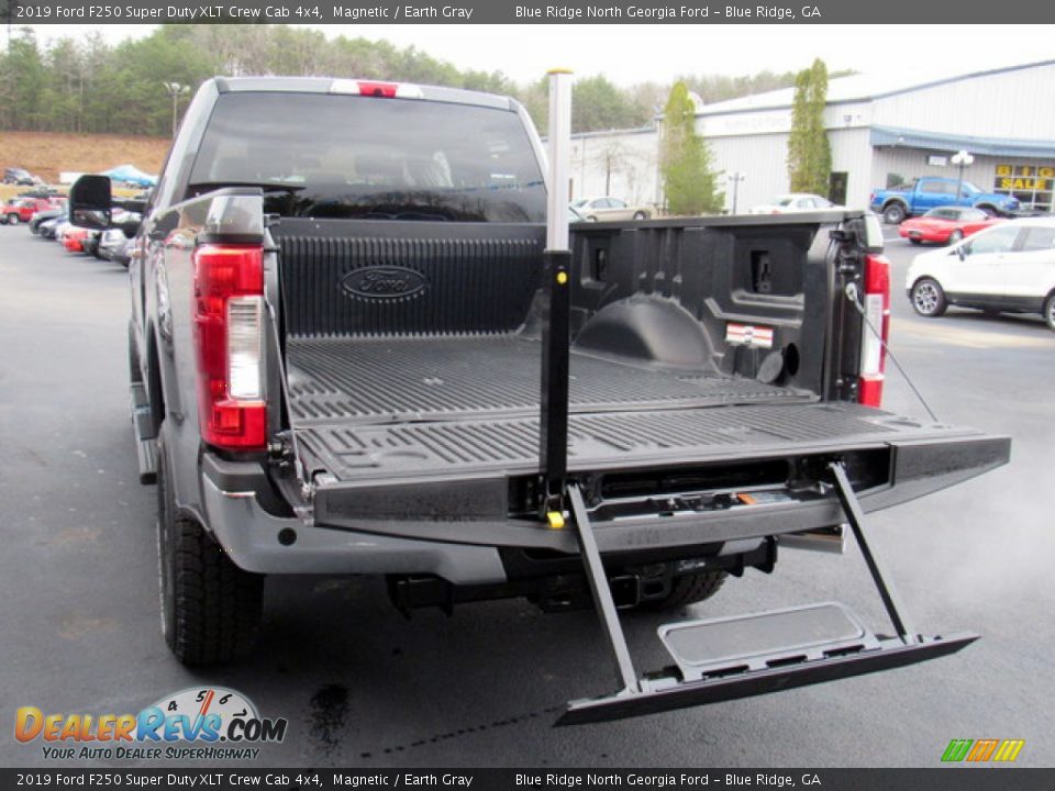 2019 Ford F250 Super Duty XLT Crew Cab 4x4 Magnetic / Earth Gray Photo #17