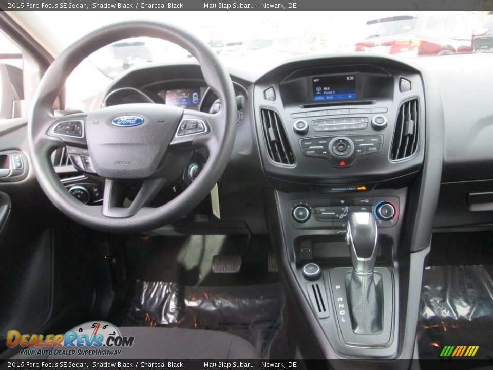 2016 Ford Focus SE Sedan Shadow Black / Charcoal Black Photo #10
