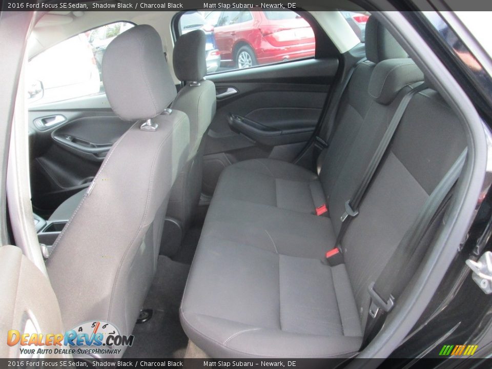 2016 Ford Focus SE Sedan Shadow Black / Charcoal Black Photo #21