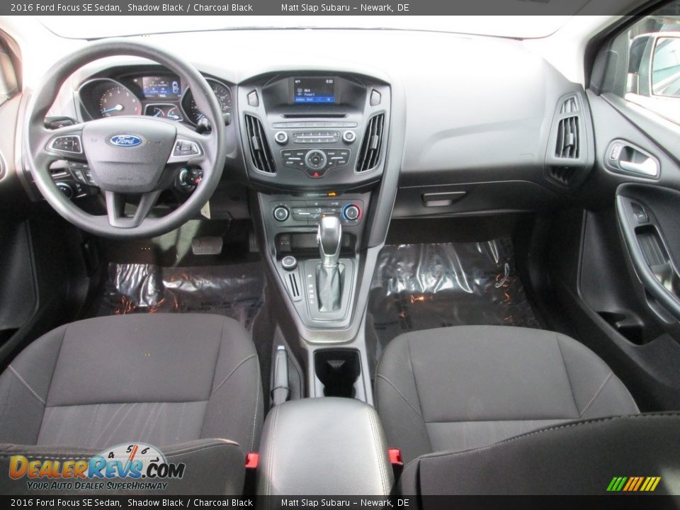 2016 Ford Focus SE Sedan Shadow Black / Charcoal Black Photo #24