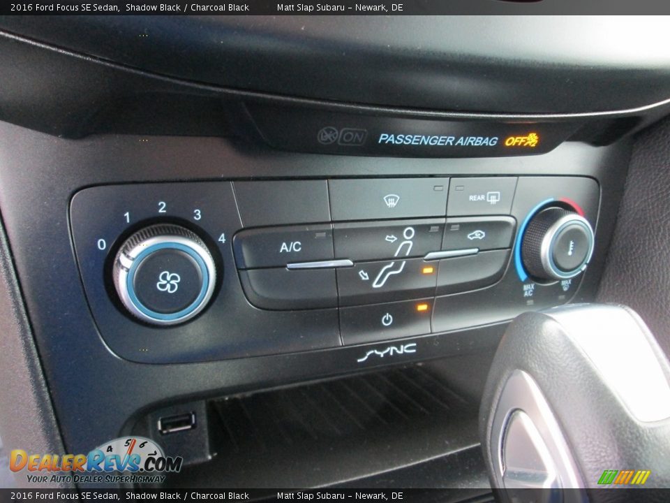 2016 Ford Focus SE Sedan Shadow Black / Charcoal Black Photo #26