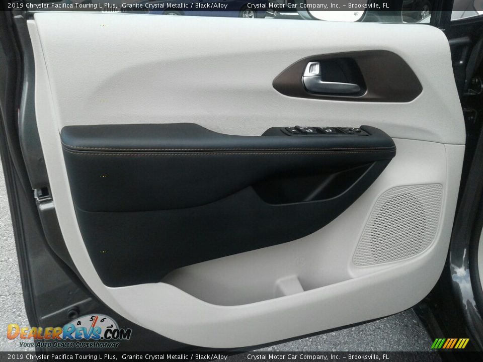 2019 Chrysler Pacifica Touring L Plus Granite Crystal Metallic / Black/Alloy Photo #18
