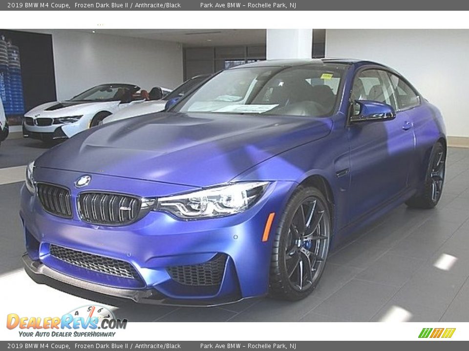 Front 3/4 View of 2019 BMW M4 Coupe Photo #1