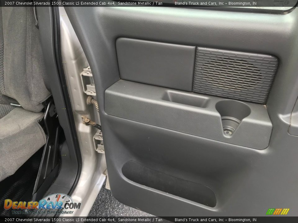 2007 Chevrolet Silverado 1500 Classic LS Extended Cab 4x4 Sandstone Metallic / Tan Photo #17