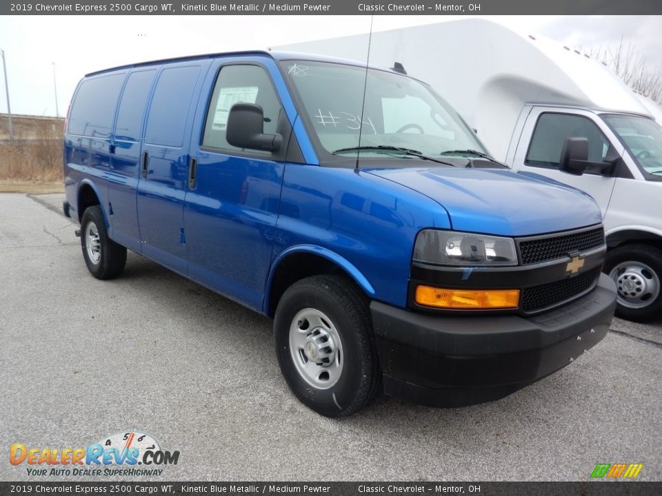 Front 3/4 View of 2019 Chevrolet Express 2500 Cargo WT Photo #3