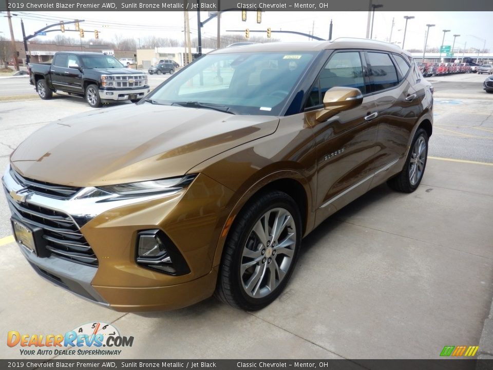 Front 3/4 View of 2019 Chevrolet Blazer Premier AWD Photo #1