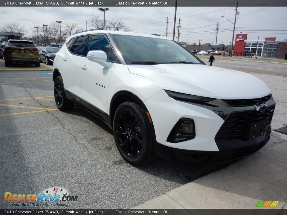 Front 3/4 View of 2019 Chevrolet Blazer RS AWD Photo #3