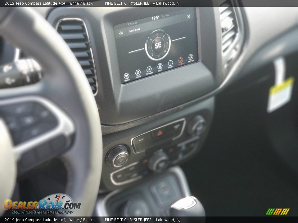 2019 Jeep Compass Latitude 4x4 White / Black Photo #9