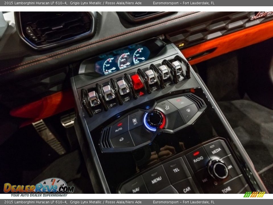 Controls of 2015 Lamborghini Huracan LP 610-4 Photo #23