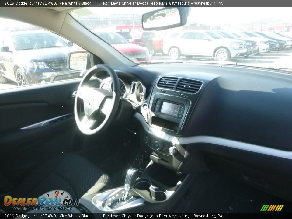 2019 Dodge Journey SE AWD Vice White / Black Photo #10