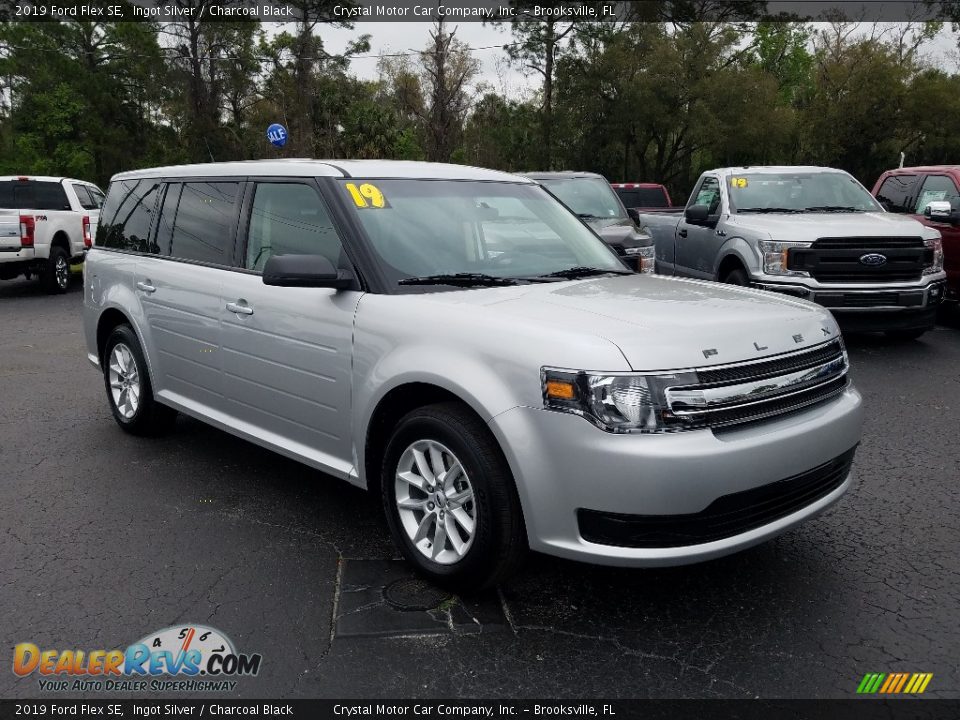 Front 3/4 View of 2019 Ford Flex SE Photo #7