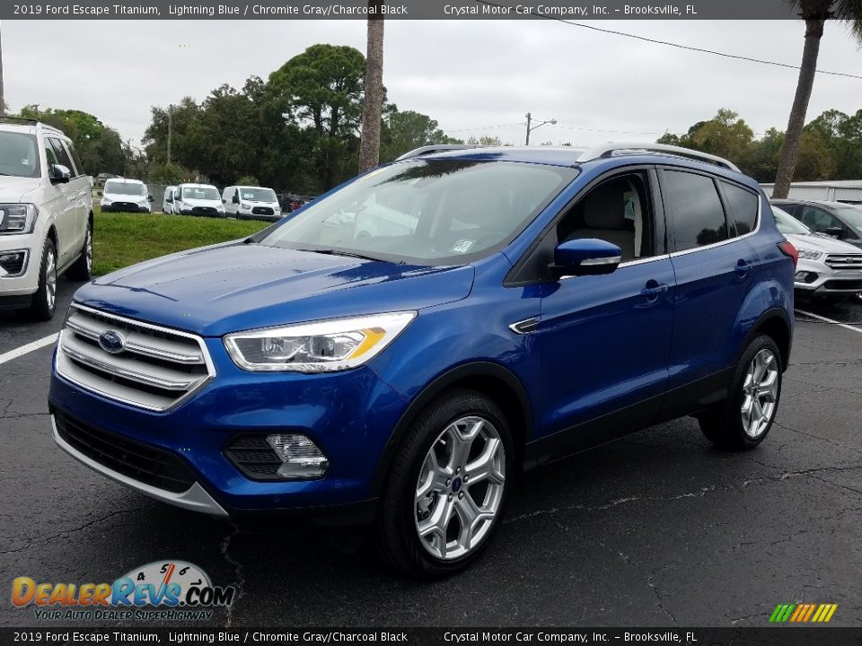 Front 3/4 View of 2019 Ford Escape Titanium Photo #1