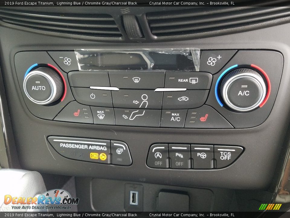 Controls of 2019 Ford Escape Titanium Photo #16