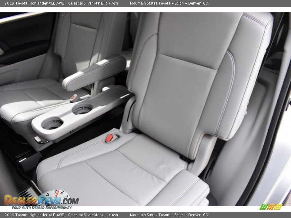 2019 Toyota Highlander XLE AWD Celestial Silver Metallic / Ash Photo #10