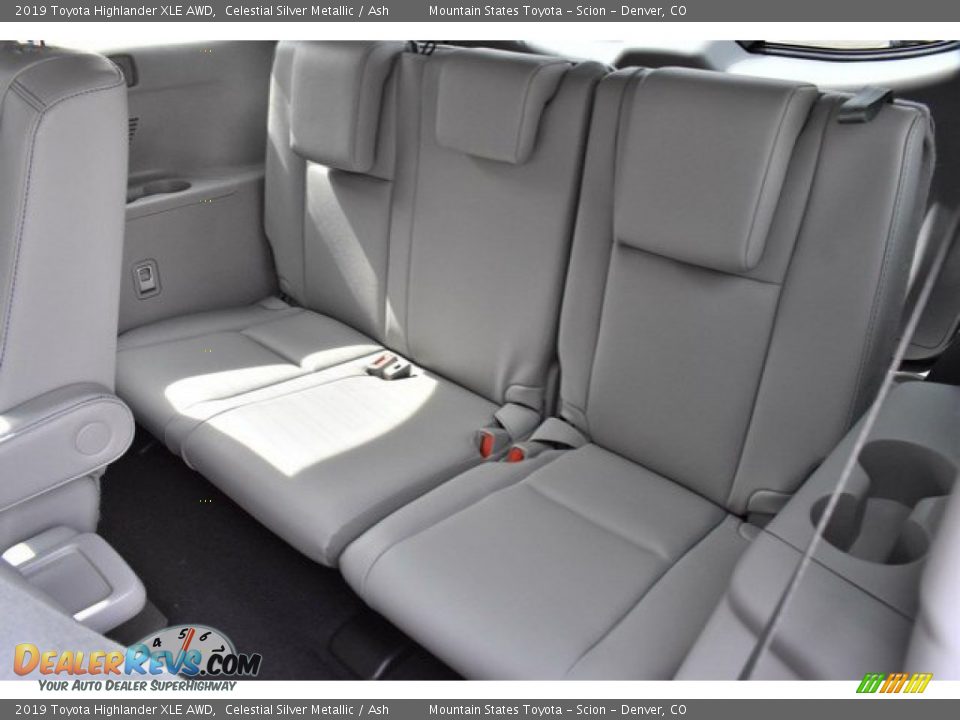 2019 Toyota Highlander XLE AWD Celestial Silver Metallic / Ash Photo #11