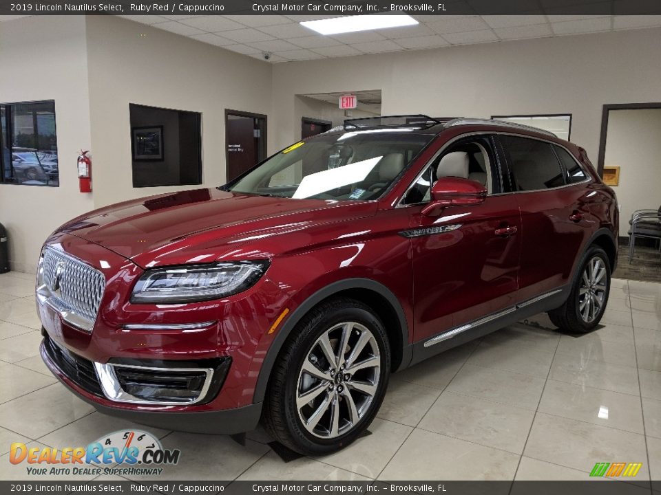 Front 3/4 View of 2019 Lincoln Nautilus Select Photo #1