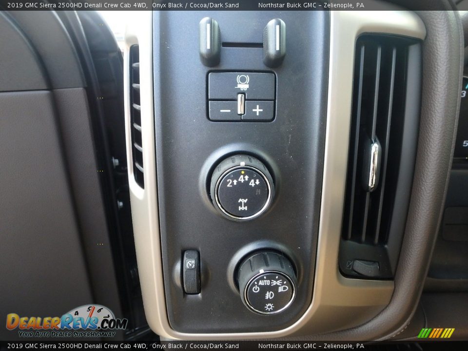 2019 GMC Sierra 2500HD Denali Crew Cab 4WD Onyx Black / Cocoa/Dark Sand Photo #16