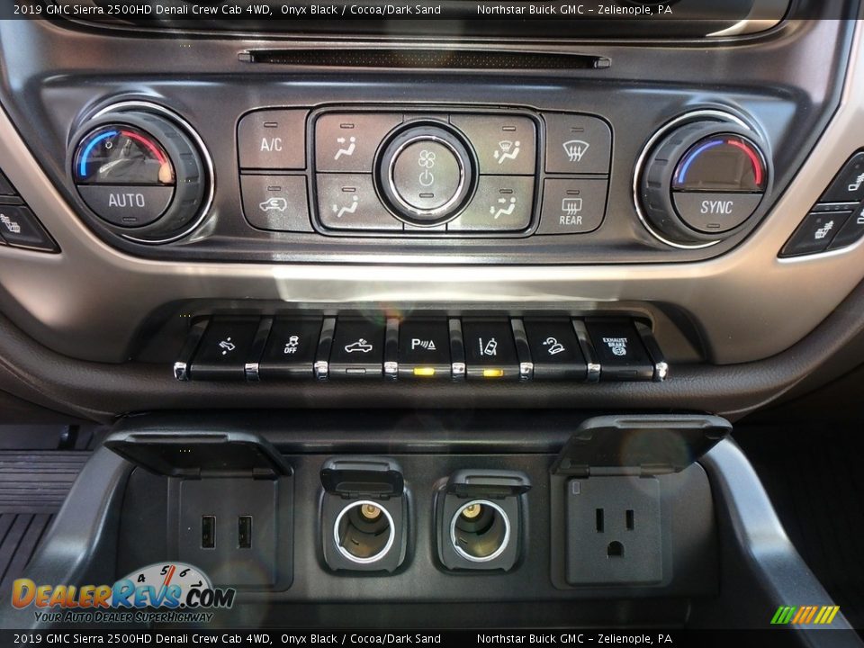 2019 GMC Sierra 2500HD Denali Crew Cab 4WD Onyx Black / Cocoa/Dark Sand Photo #19