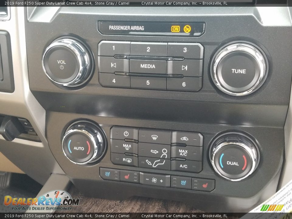 2019 Ford F250 Super Duty Lariat Crew Cab 4x4 Stone Gray / Camel Photo #16