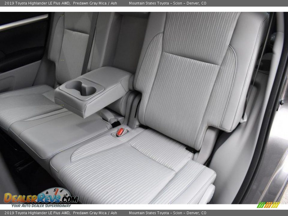 2019 Toyota Highlander LE Plus AWD Predawn Gray Mica / Ash Photo #9