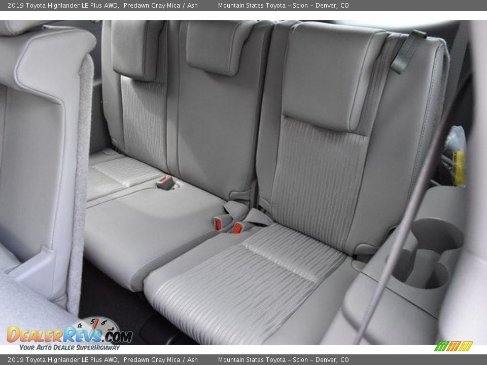 2019 Toyota Highlander LE Plus AWD Predawn Gray Mica / Ash Photo #10