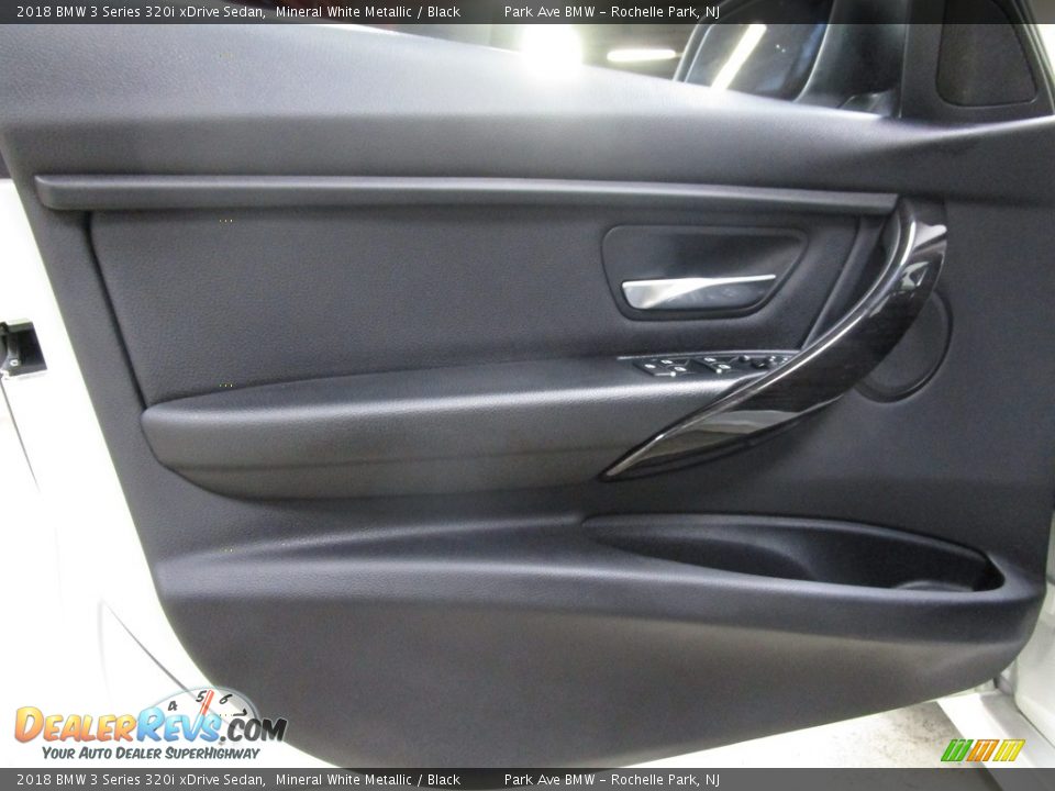 2018 BMW 3 Series 320i xDrive Sedan Mineral White Metallic / Black Photo #2