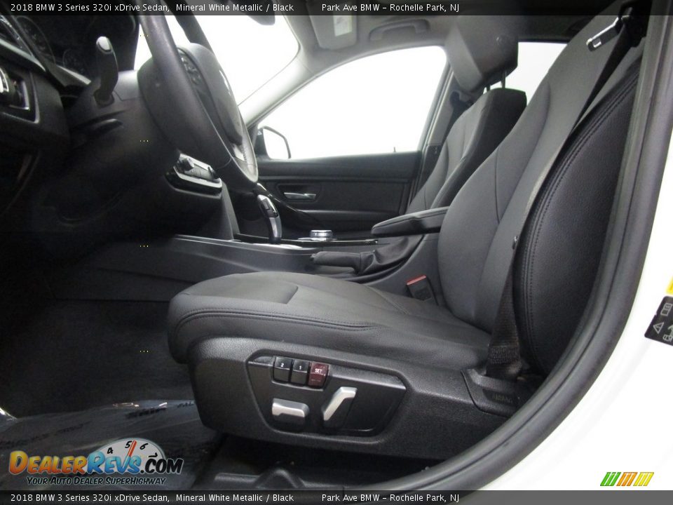 2018 BMW 3 Series 320i xDrive Sedan Mineral White Metallic / Black Photo #4