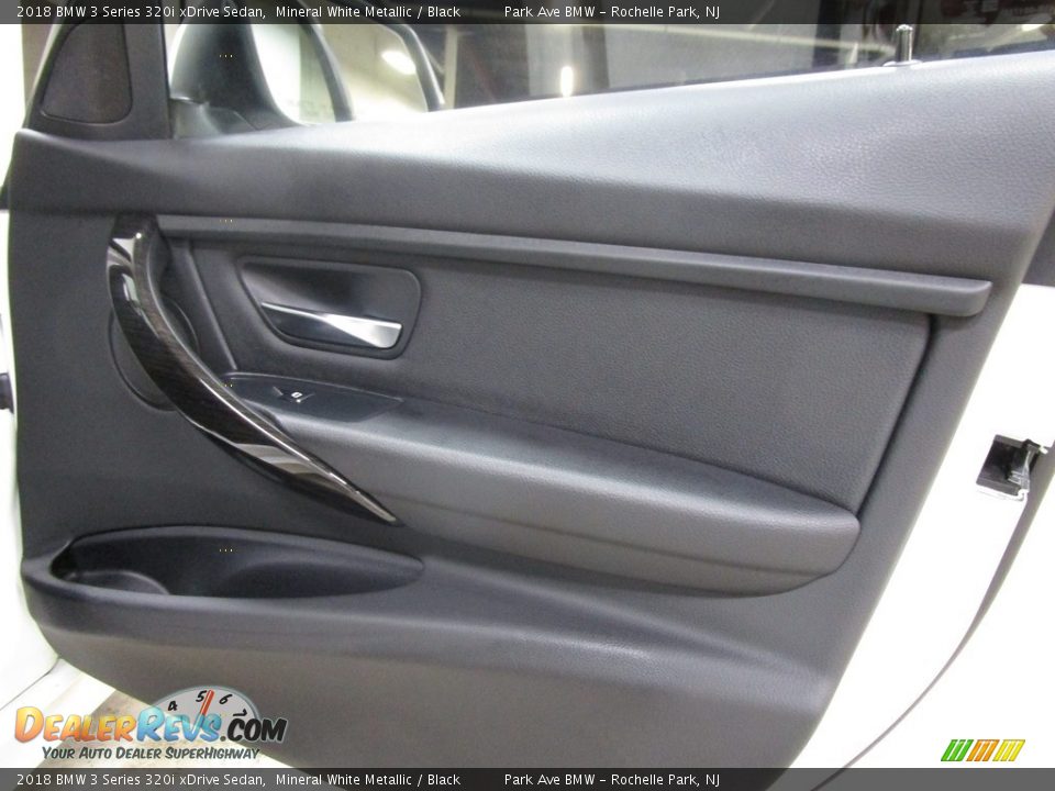 2018 BMW 3 Series 320i xDrive Sedan Mineral White Metallic / Black Photo #8
