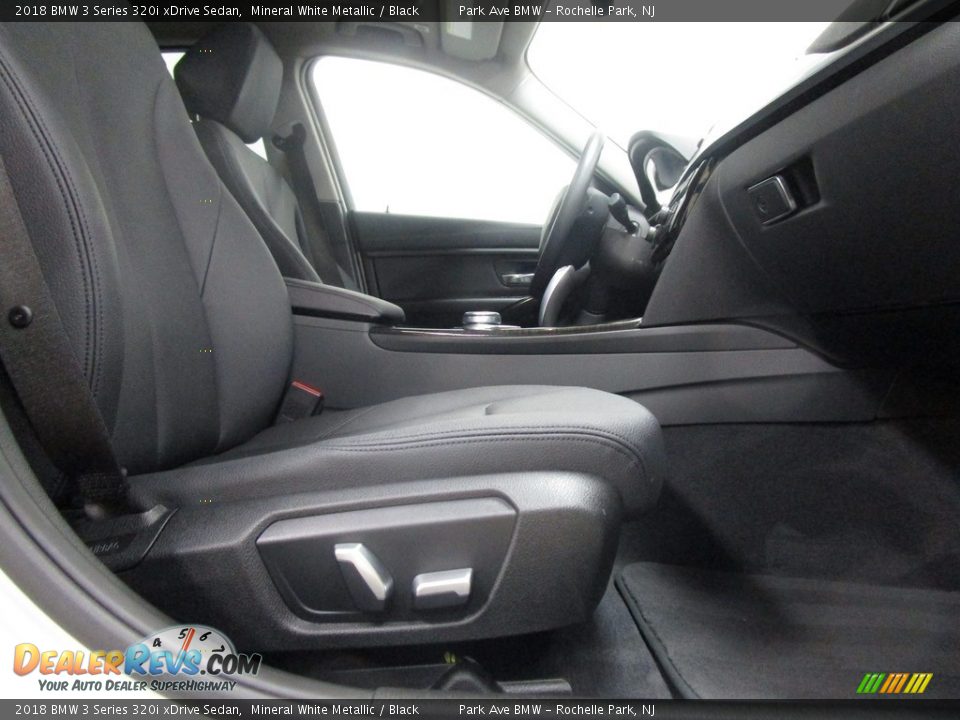 2018 BMW 3 Series 320i xDrive Sedan Mineral White Metallic / Black Photo #10