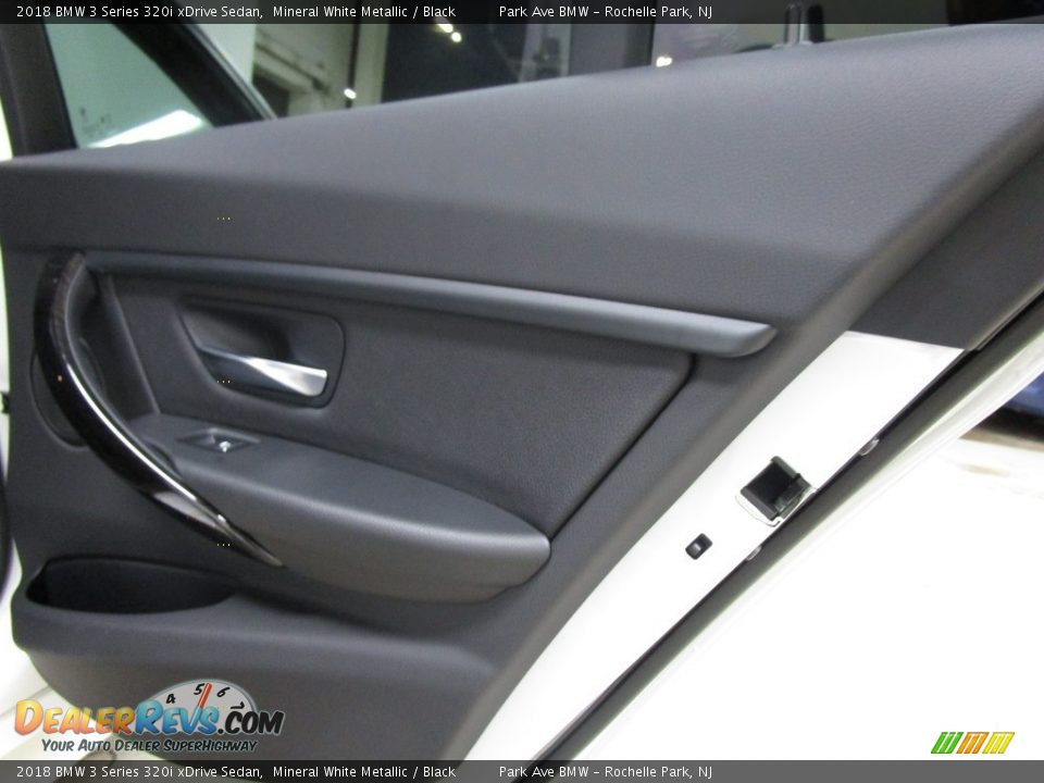 2018 BMW 3 Series 320i xDrive Sedan Mineral White Metallic / Black Photo #11