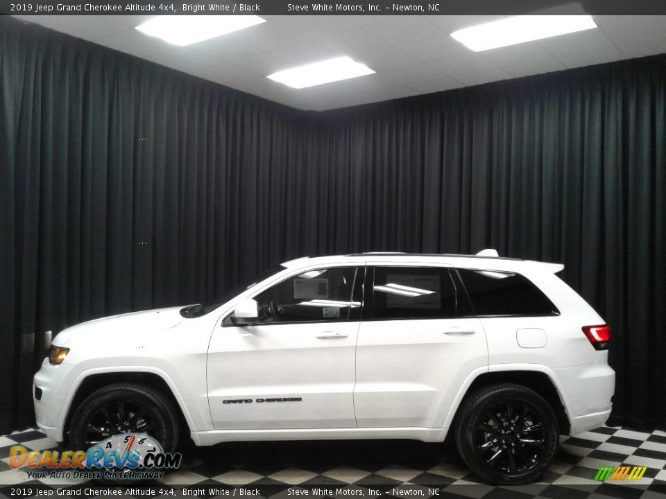 2019 Jeep Grand Cherokee Altitude 4x4 Bright White / Black Photo #1