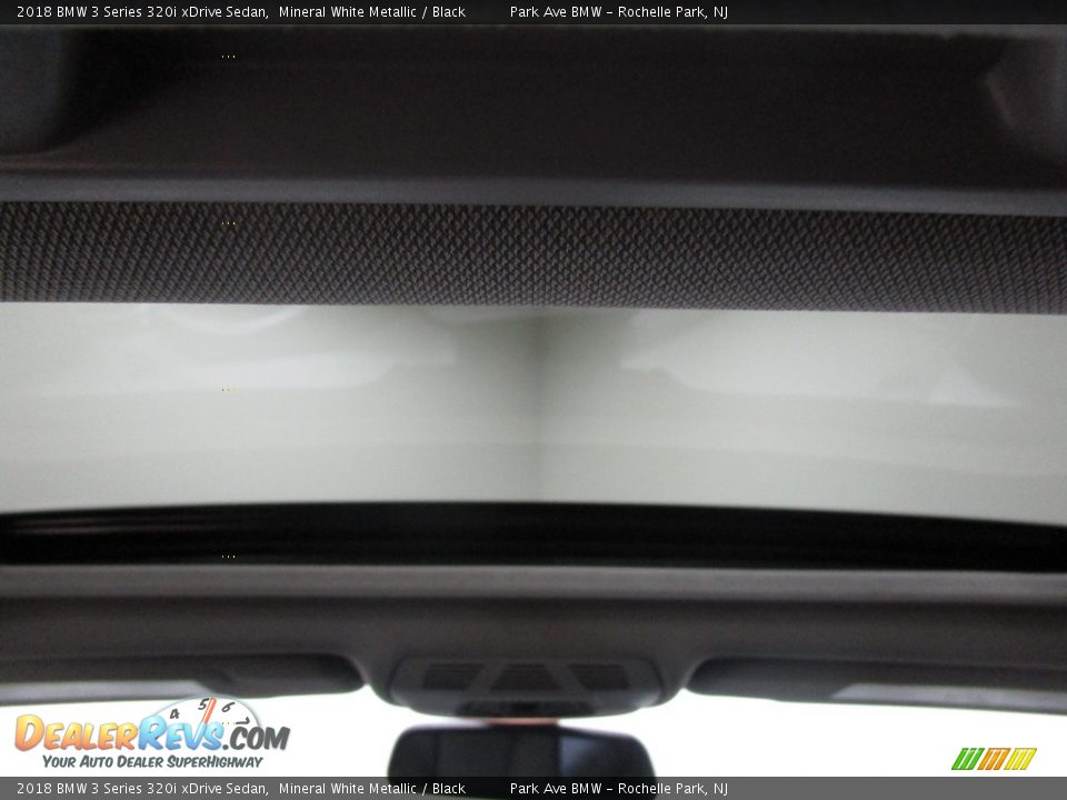 2018 BMW 3 Series 320i xDrive Sedan Mineral White Metallic / Black Photo #16