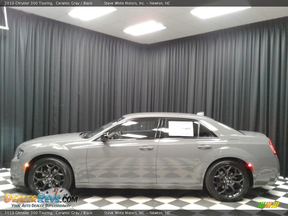 2019 Chrysler 300 Touring Ceramic Gray / Black Photo #1