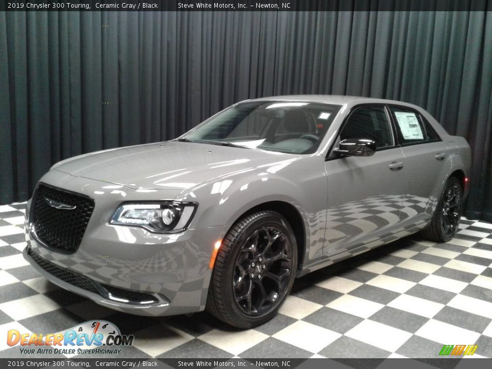 2019 Chrysler 300 Touring Ceramic Gray / Black Photo #2