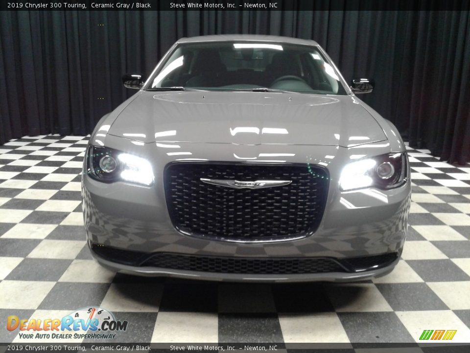 2019 Chrysler 300 Touring Ceramic Gray / Black Photo #3