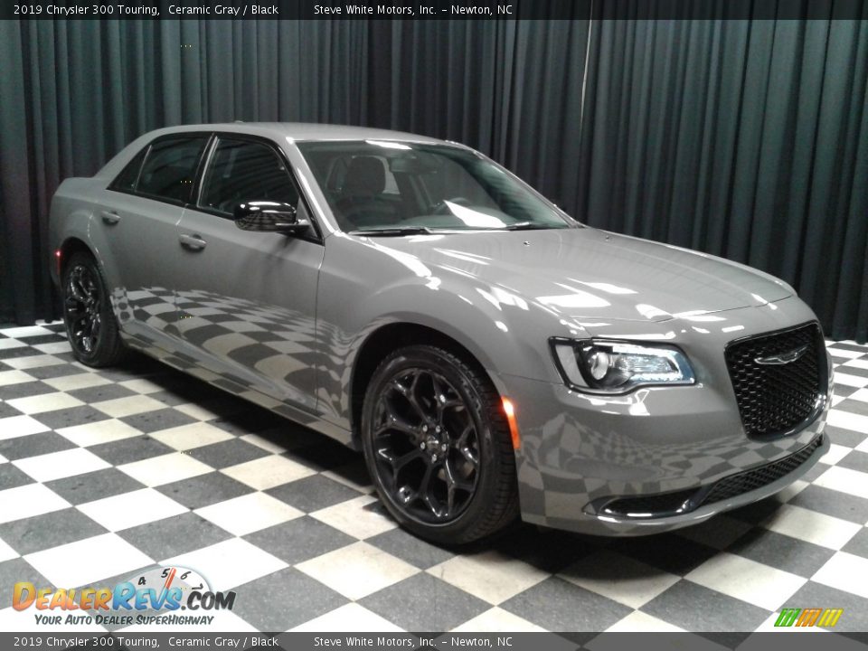 2019 Chrysler 300 Touring Ceramic Gray / Black Photo #4