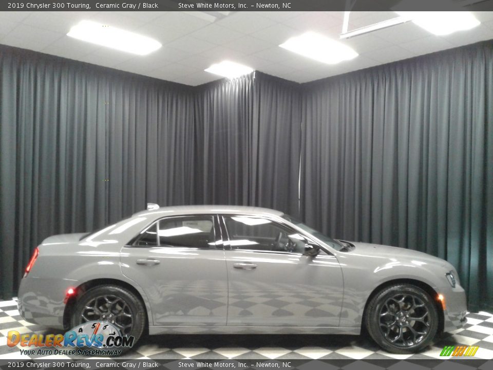 2019 Chrysler 300 Touring Ceramic Gray / Black Photo #5